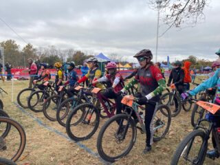 Cold morning in Fayetteville! 
JV 3 Girls Start

📸  Crystal Rothrock- McCracken Mustangs

#kentuckymtb #Nationalmtb @Nationalmtb